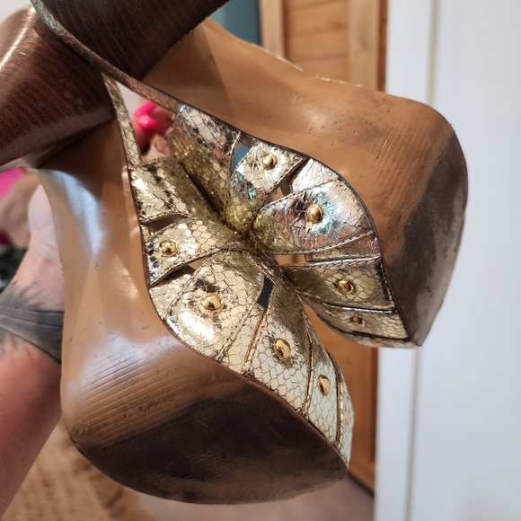 Guess Gold Heels - Picture 5 of 5